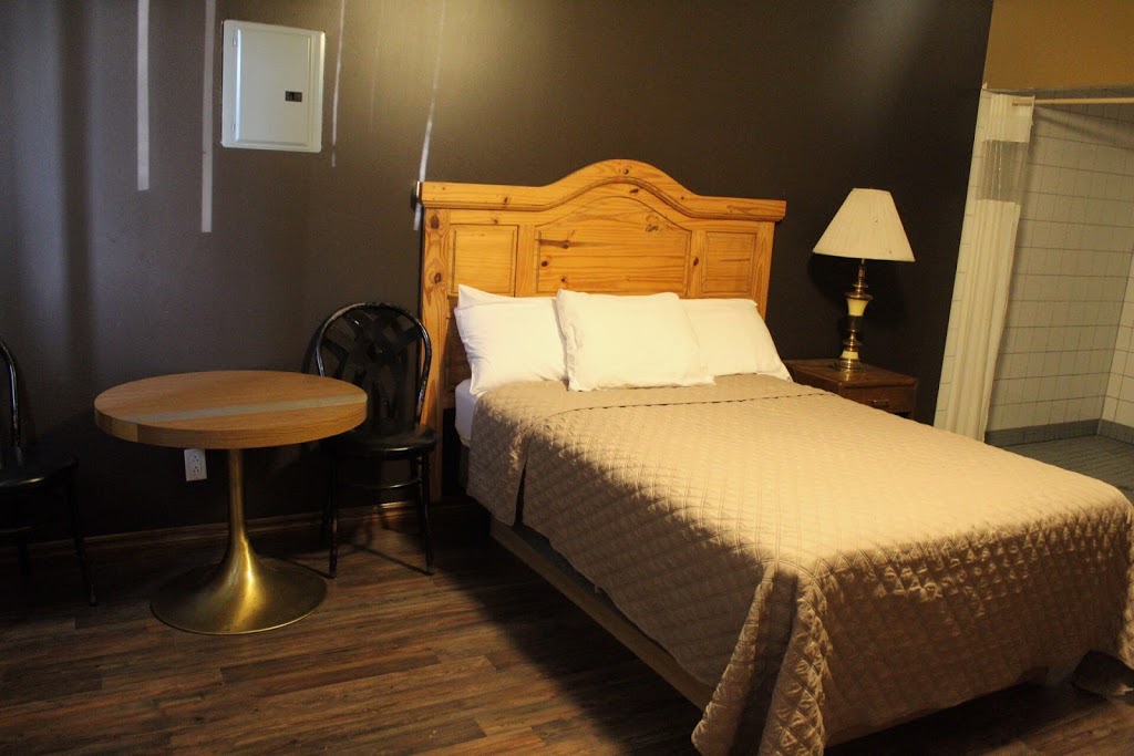 Motel Central | 149 Rue Principale S, Maniwaki, QC J9E 1Z8, Canada | Phone: (819) 306-1117