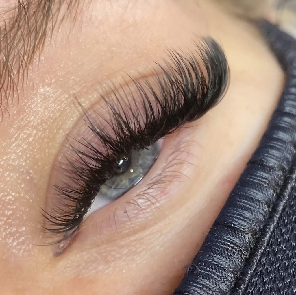 Leon Lashes | 233 Morningmist St, Brampton, ON L6R 2B8, Canada | Phone: (437) 500-6278