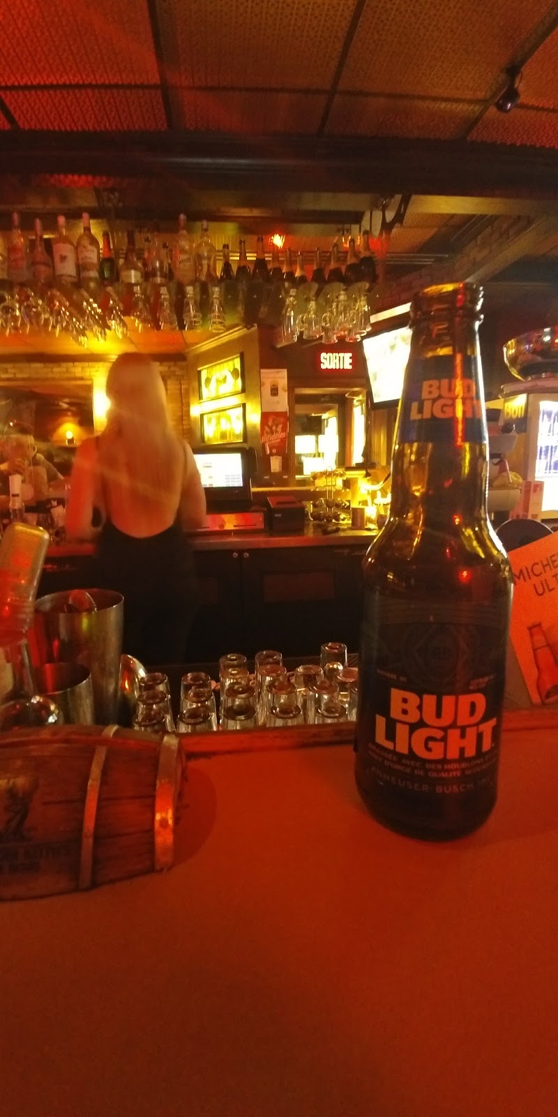 Pub St-François | 6550 Rue Beaubien E, Montréal, QC H1M 1A9, Canada | Phone: (514) 632-5656