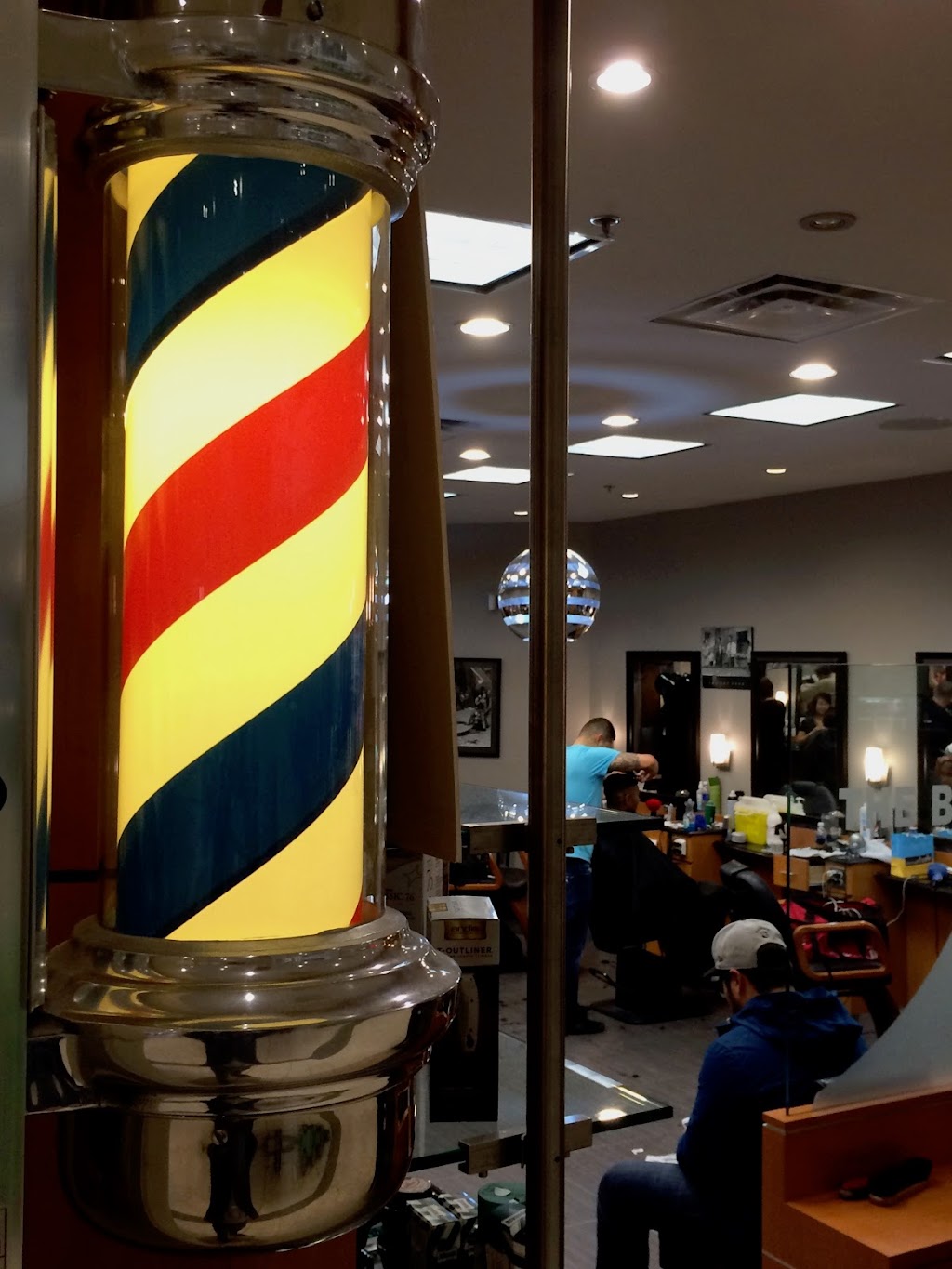 The Barbers Chair | 1800 Sheppard Ave E, North York, ON M2J 5A7, Canada | Phone: (416) 491-0544