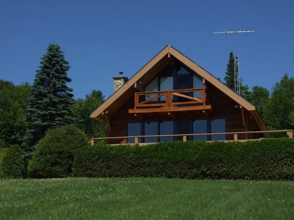 Chalet La Maison dAntoine | 100 Avenue Arbour, Sainte-Béatrix, QC J0K 1Y0, Canada | Phone: (450) 867-1992