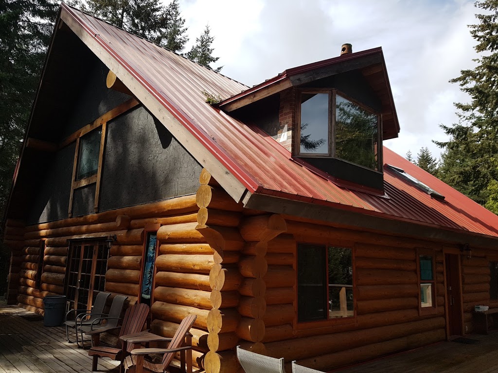 Log House Lodge Galiano | 754 Burrill Rd, Galiano Island, BC V0N 1P0, Canada | Phone: (250) 539-5785