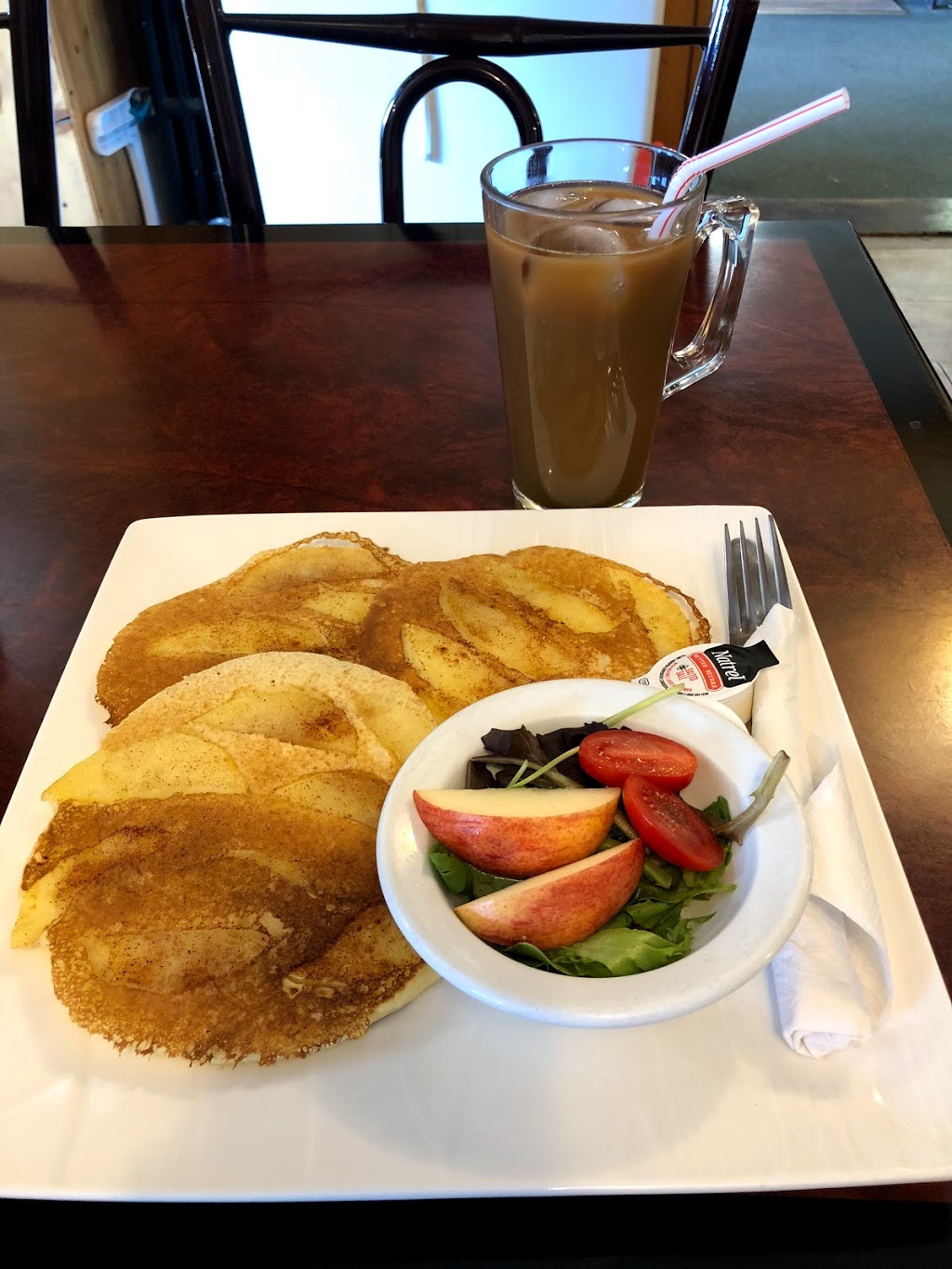 Cafe Le Den | 121 Avenue Donegani, Pointe-Claire, QC H9R 2W3, Canada | Phone: (514) 697-6314