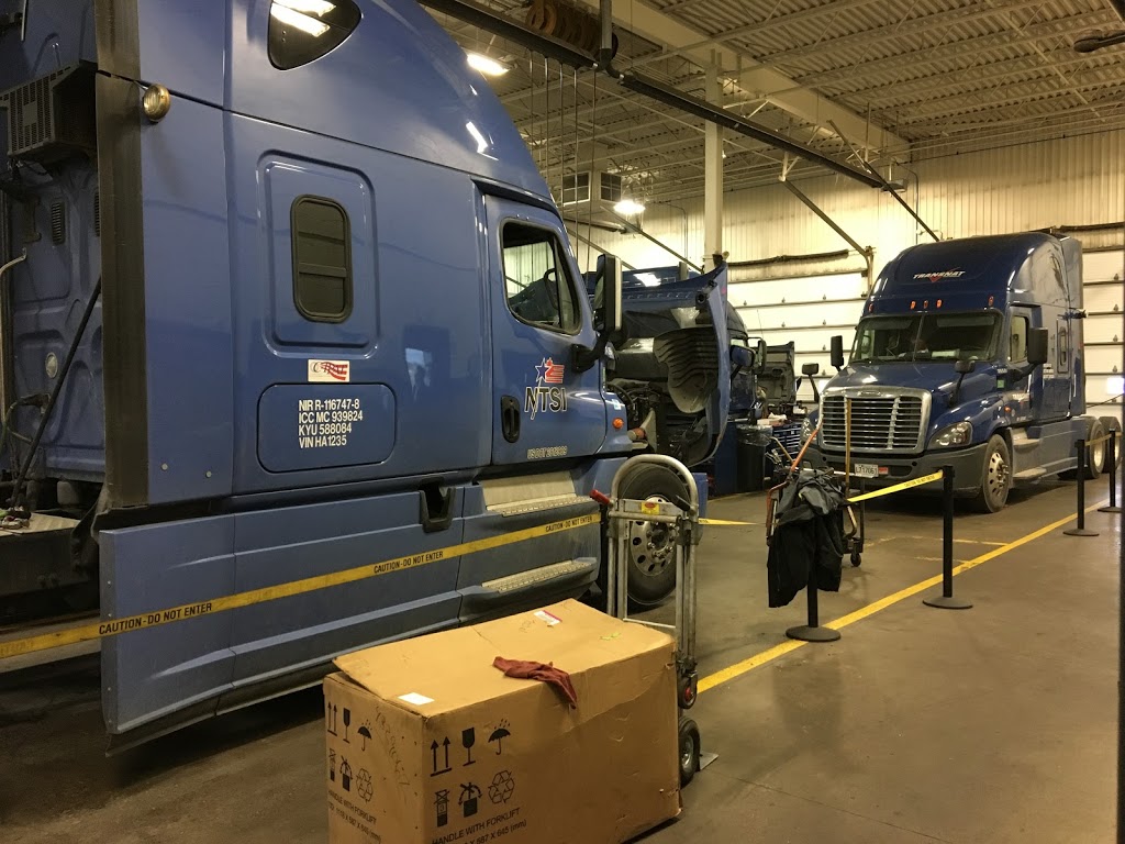 Penske Truck Rental | 2500 Pitfield Blvd, Saint-Laurent, QC H4S 1Z7, Canada | Phone: (514) 333-4080