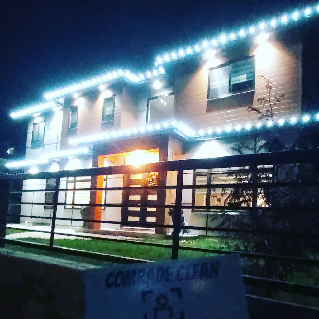 Comrade Clean Christmas Lights Installation | 5331 168 St, Cloverdale, BC V3Z 1E2, Canada | Phone: (778) 700-0046