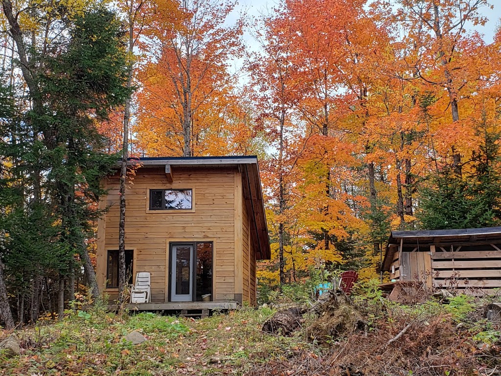 Refuges du lac Démélé | 224 Chemin du Lac Cameron, Amherst, QC J0T 2T0, Canada | Phone: (514) 462-0222