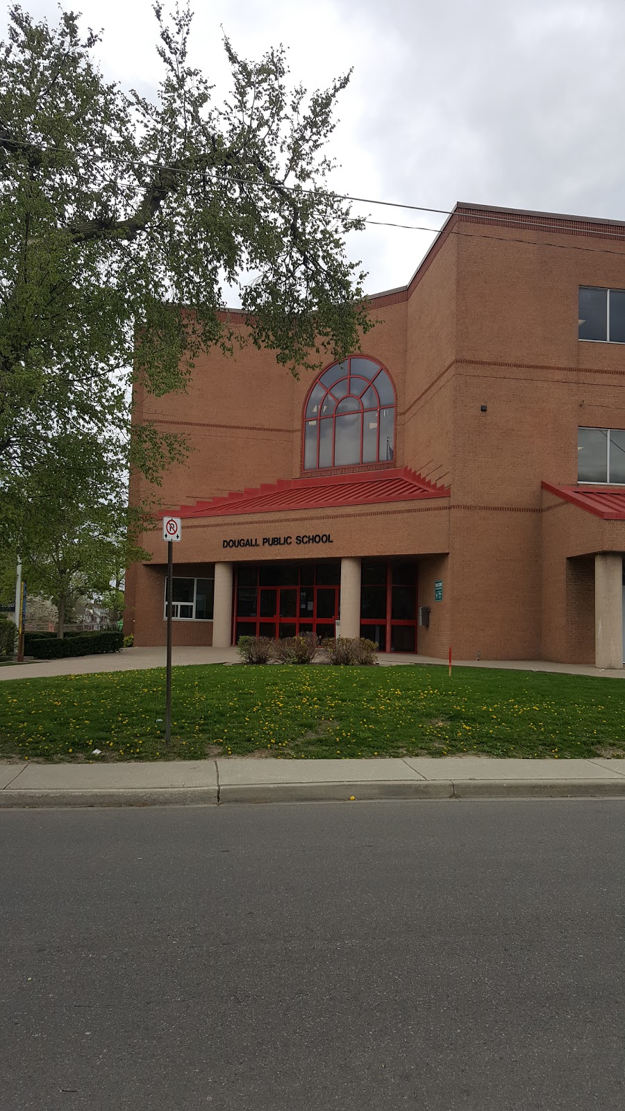 Dougall Elementary | 811 Dougall Ave, Windsor, ON N9A 4R2, Canada | Phone: (519) 254-4389