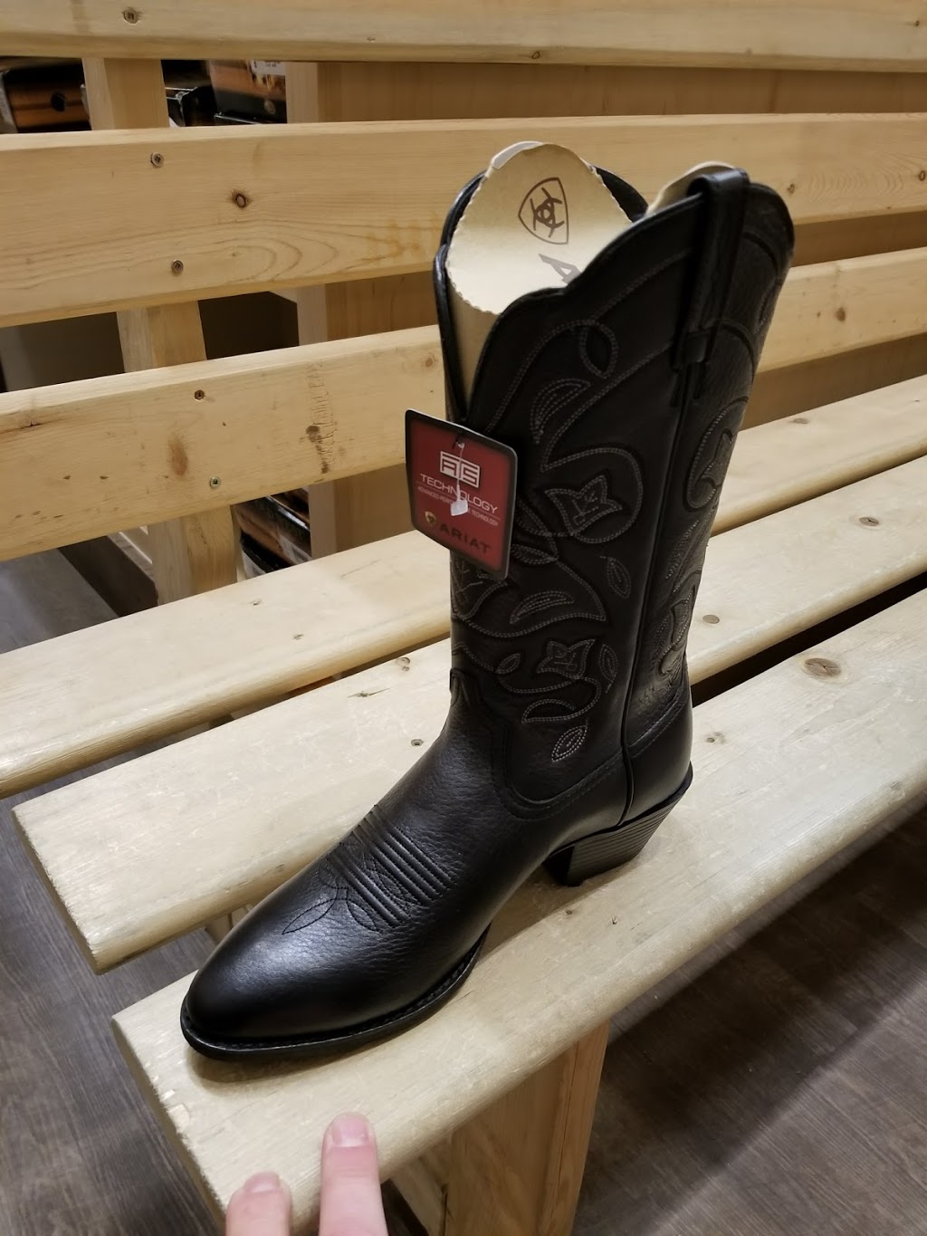 Lammles Western Wear | 4801 Gordon Rd, Regina, SK S4W 0B7, Canada | Phone: (306) 586-1043