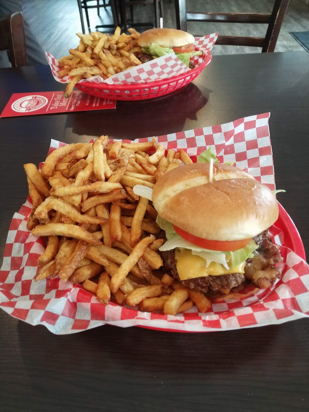 The Hamburger Hut | 13694 ON-7, Carleton Place, ON K7C 3P1, Canada | Phone: (613) 621-4262