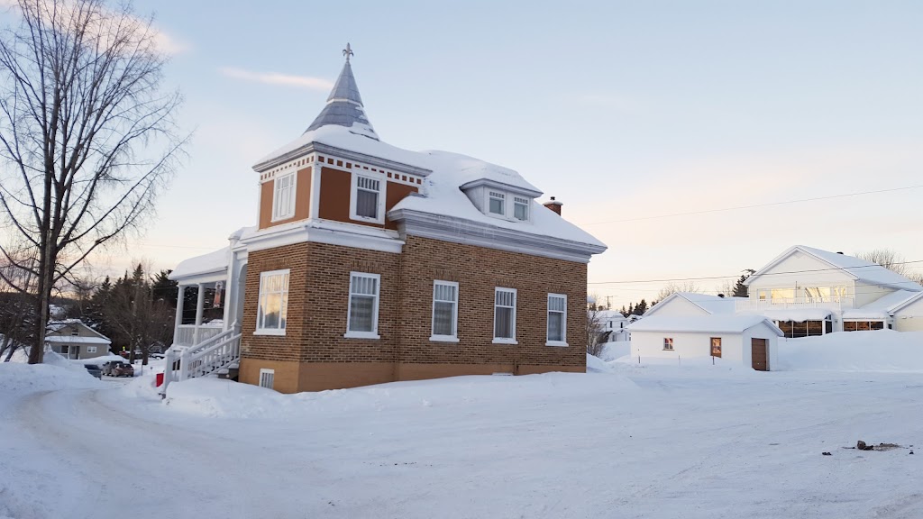 Presbytère catholique Saint-David-de-Sully | 466 Rue des Etudiants, Pohénégamook, QC G0L 1J0, Canada | Phone: (418) 893-2510