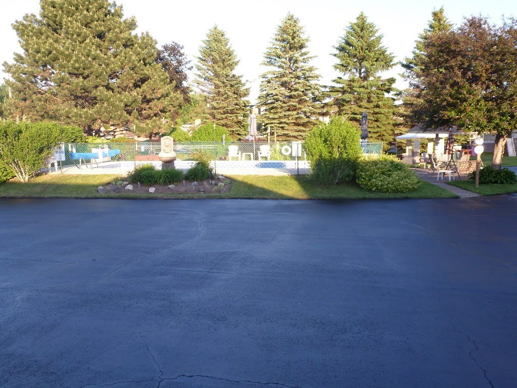 Hilltop Motel | 300 S Sykes St, Meaford, ON N4L 1C7, Canada | Phone: (519) 538-1700
