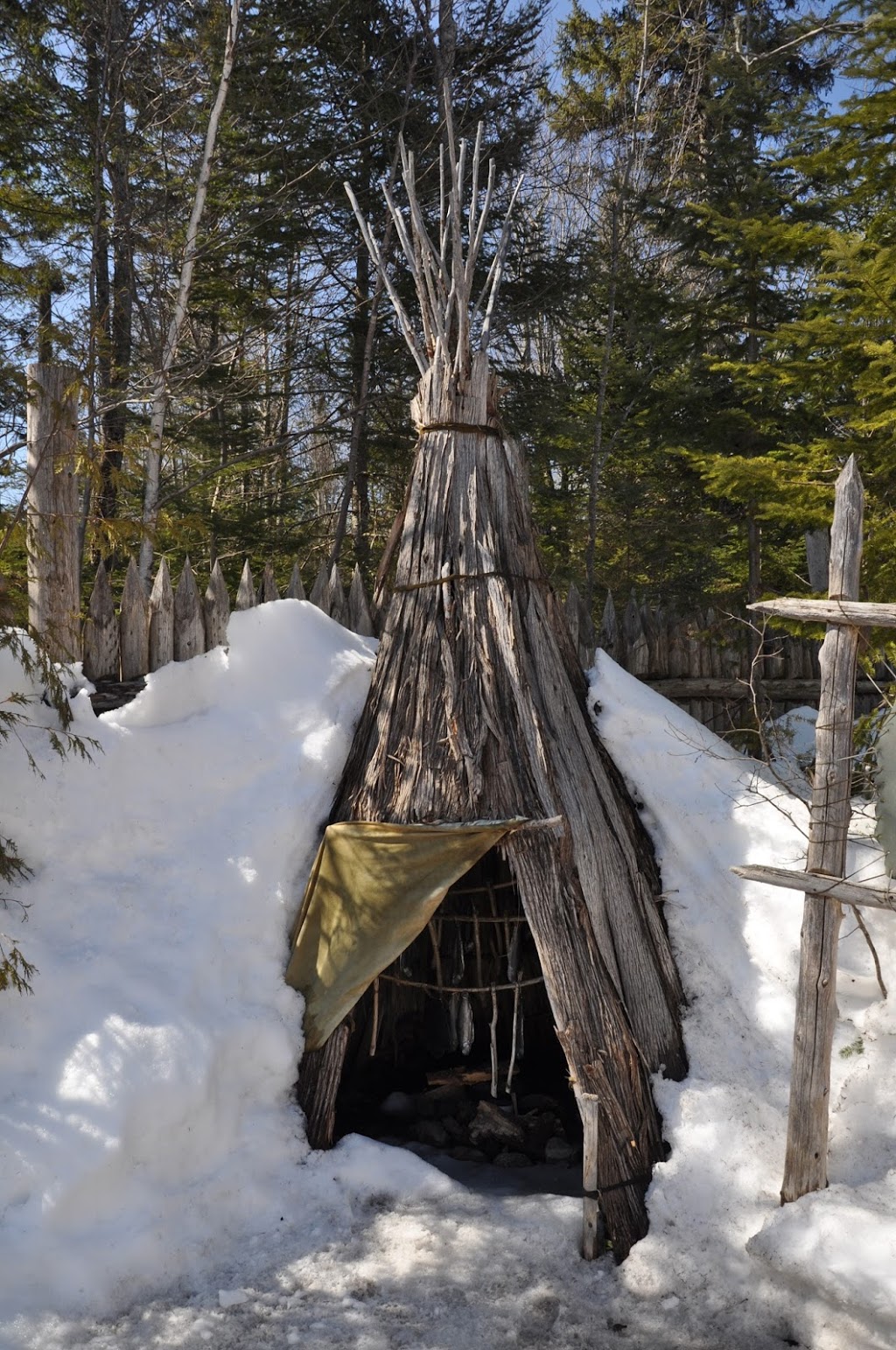 Musée huron-wendat | 15 Place de la Rencontre, Wendake, QC G0A 4V0, Canada | Phone: (418) 847-2260