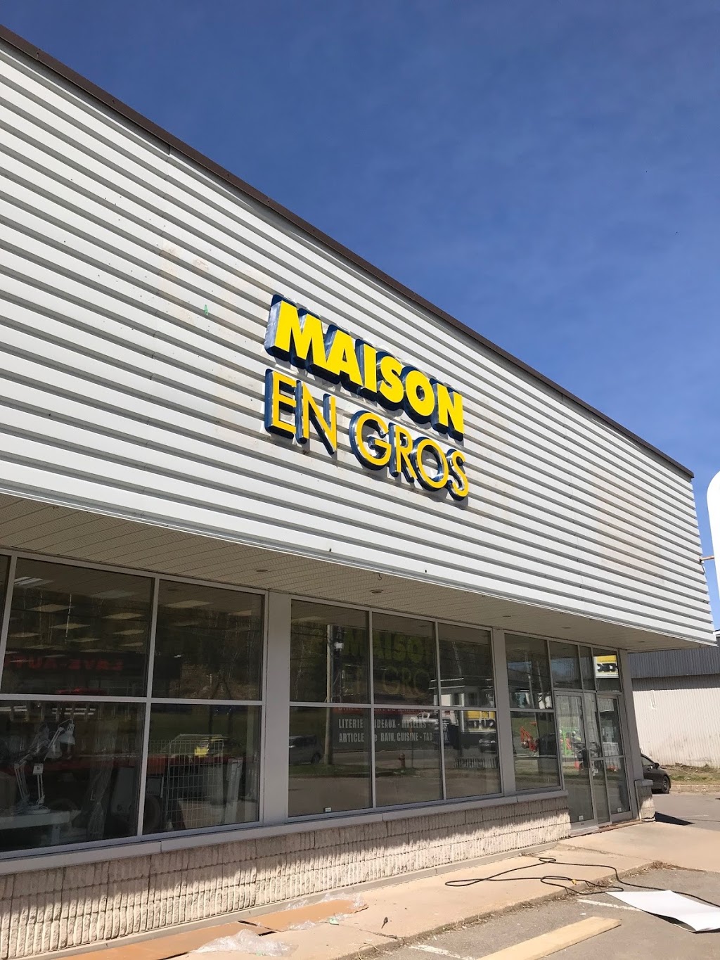 Maison En Gros | 1200 QC-117, Sainte-Agathe-des-Monts, QC J8C 1L8, Canada | Phone: (819) 774-3726