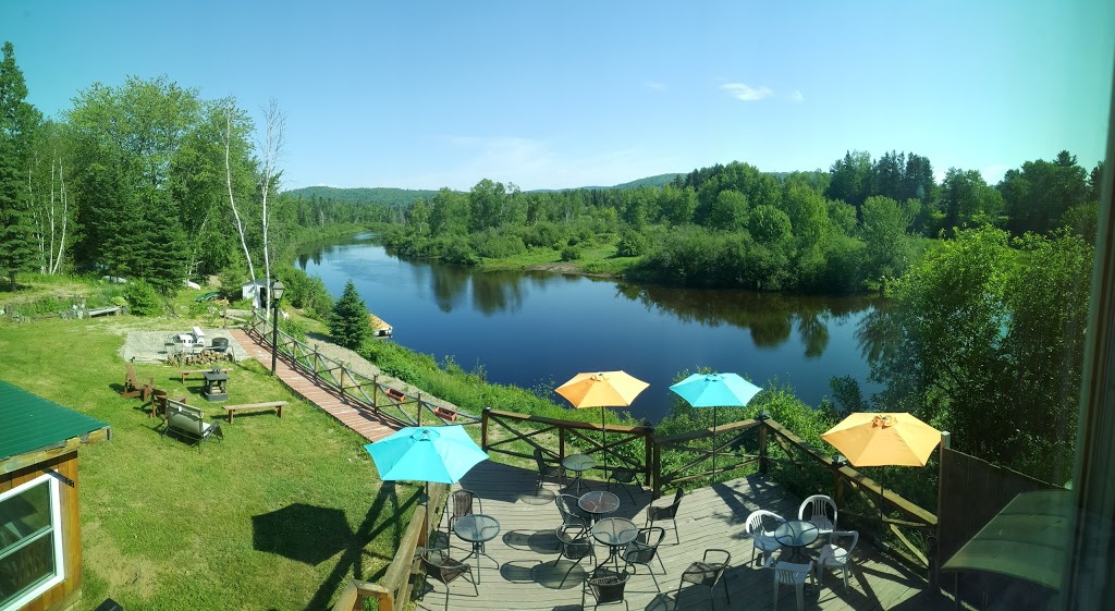 Auberge des Pins Rouges | 8021 Rang des Pins-Rouges, Saint-Alexis-des-Monts, QC J0K 1V0, Canada | Phone: (819) 265-4777