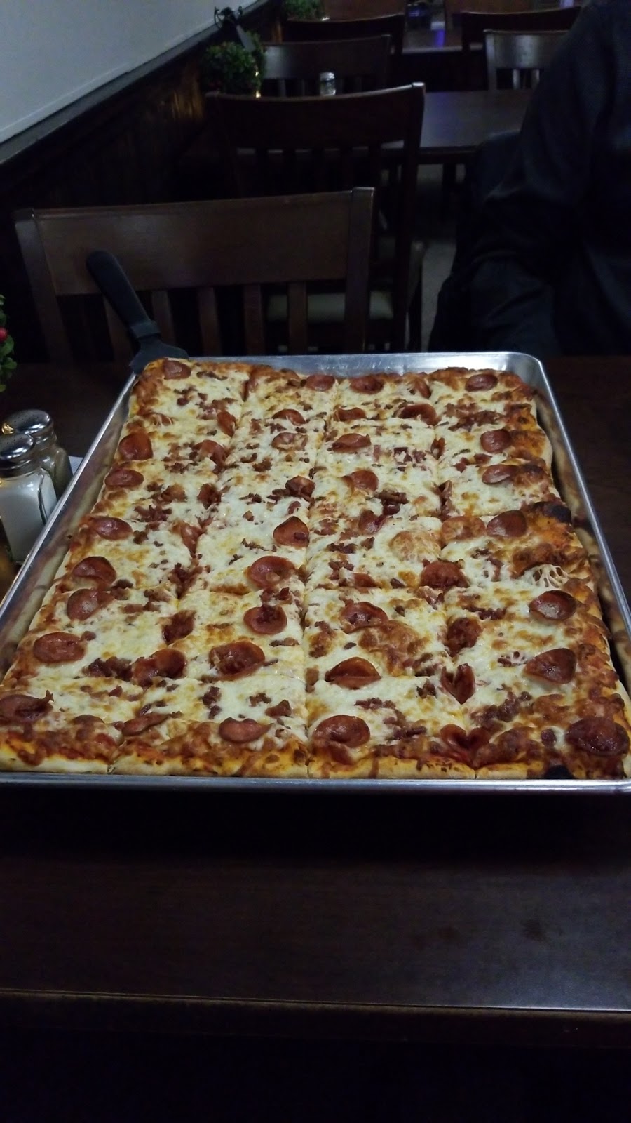 SaLS Pizzeria | 3822 Main St, Niagara Falls, ON L2G 6B2, Canada | Phone: (905) 295-5222