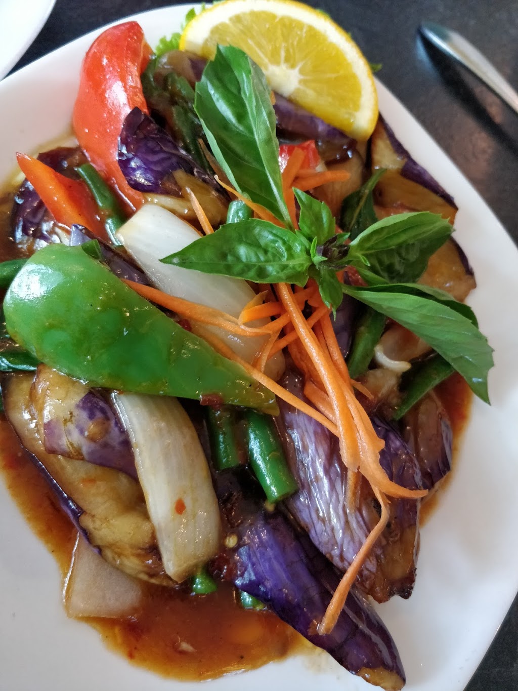 Nimman Thai Cuisine | 2451 Lake Shore Blvd W, Etobicoke, ON M8V 1C5, Canada | Phone: (416) 255-4224