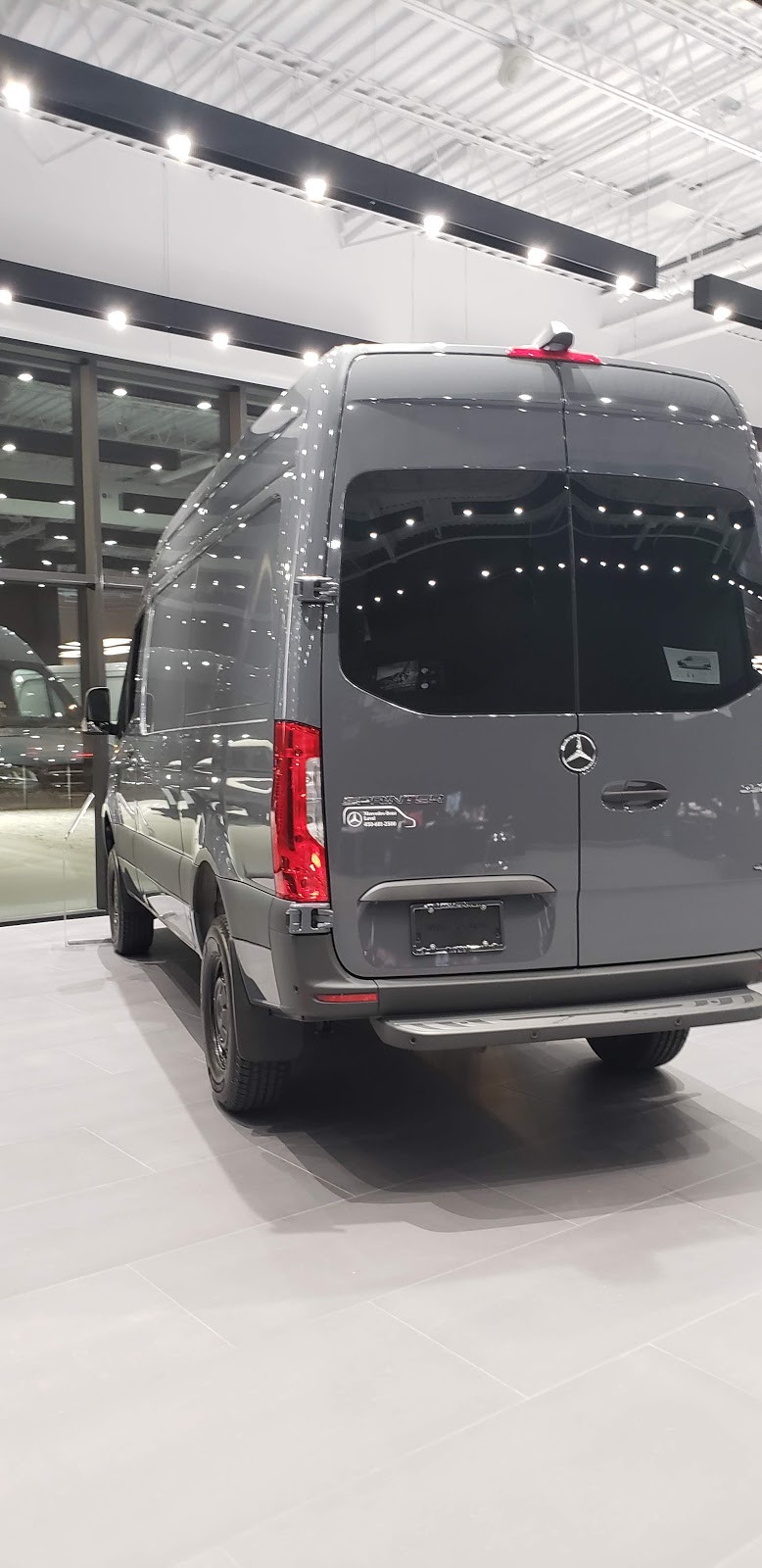 Mercedes-Benz Laval - Centre du camion | 2300 Rue Monterey, Laval, QC H7L 3H7, Canada | Phone: (450) 681-2500