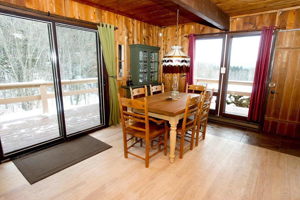 Chalet La Maison dAntoine | 100 Avenue Arbour, Sainte-Béatrix, QC J0K 1Y0, Canada | Phone: (450) 867-1992