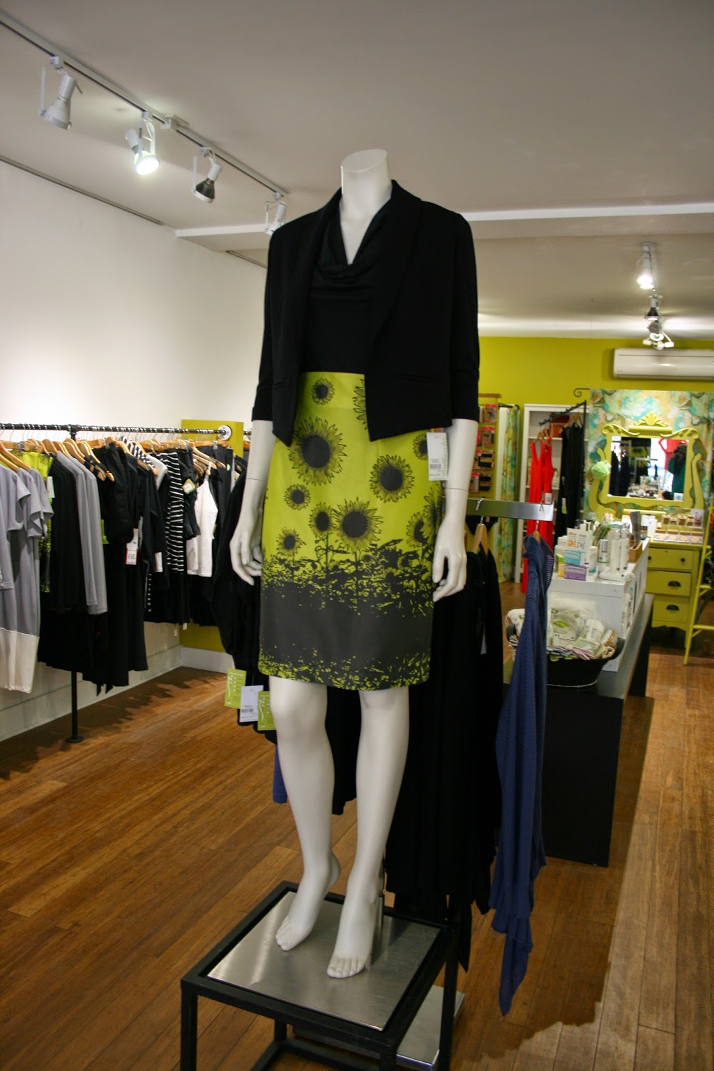 Chartreuse Style | 1692 Queen St W, Toronto, ON M6R 1B3, Canada | Phone: (416) 901-2800