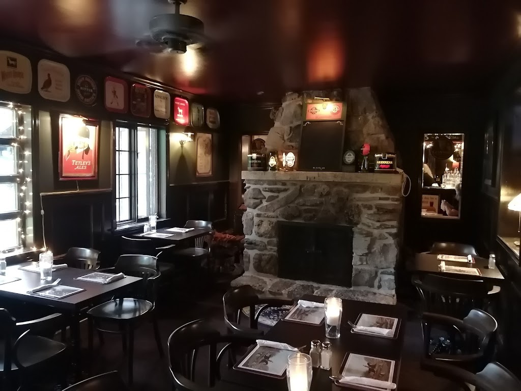 Bar Le Vieux Pub A Rockburn | 2461 Mnt de Rockburn, Hinchinbrooke, QC J0S 1E0, Canada | Phone: (450) 264-2239