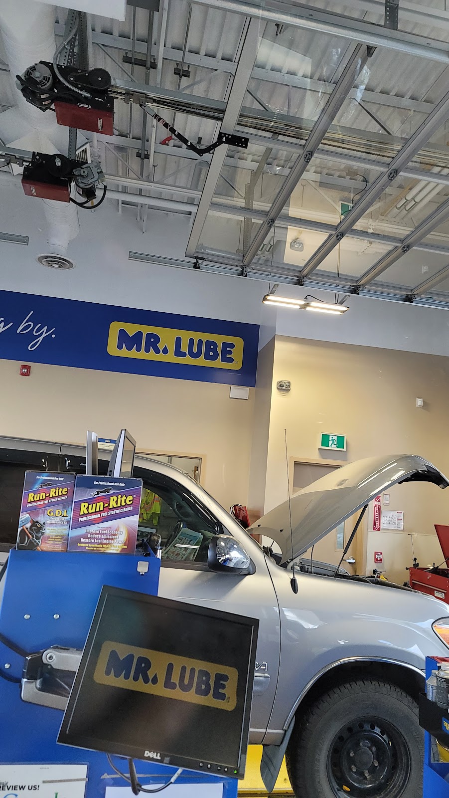 Mr. Lube + Tires | 319 Wale Rd, Colwood, BC V9B 0P1, Canada | Phone: (250) 590-9011