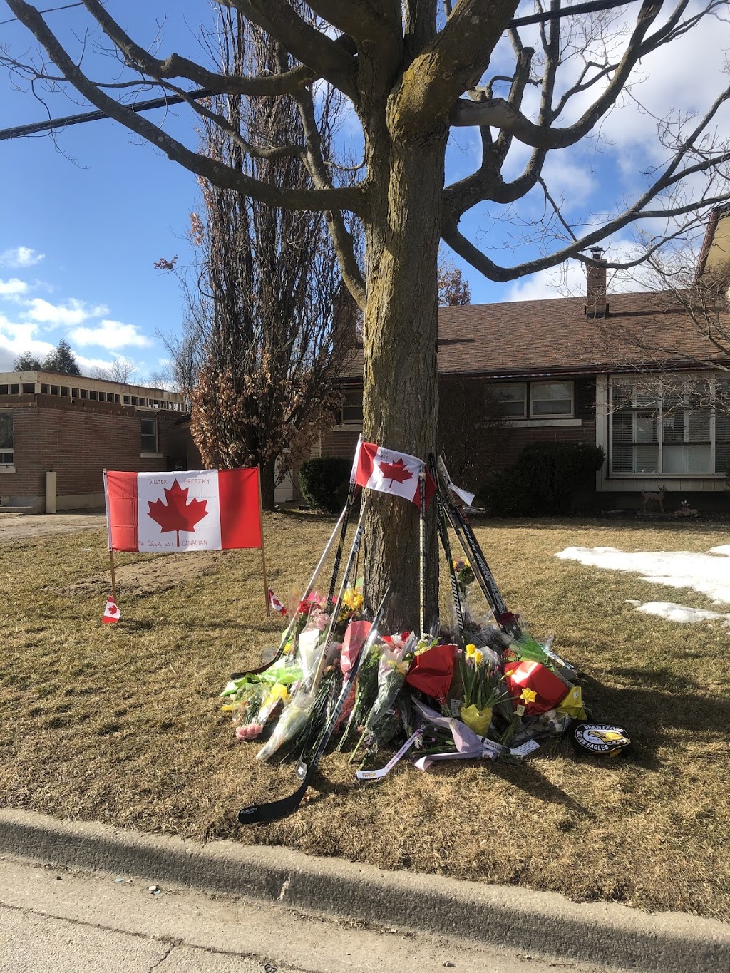 Wayne Gretzky Childhood Home | 42 Varadi Ave, Brantford, ON N3R 3N3, Canada | Phone: (519) 756-9900