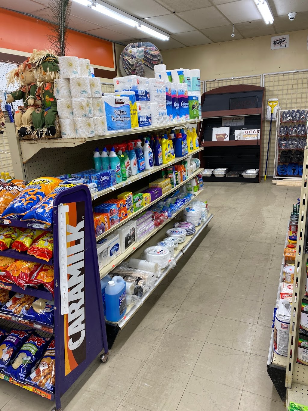 Victoria convenience | 1410 Victoria Park Ave, Toronto, ON M4A 2L8, Canada | Phone: (416) 901-4141