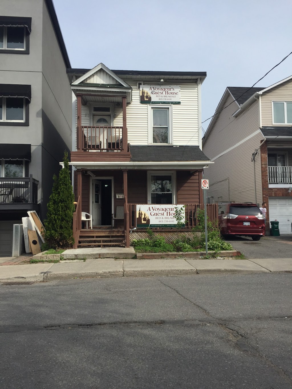 A Voyageurs Guest House | 95 Arlington Ave, Ottawa, ON K1R 5S4, Canada | Phone: (613) 238-6445