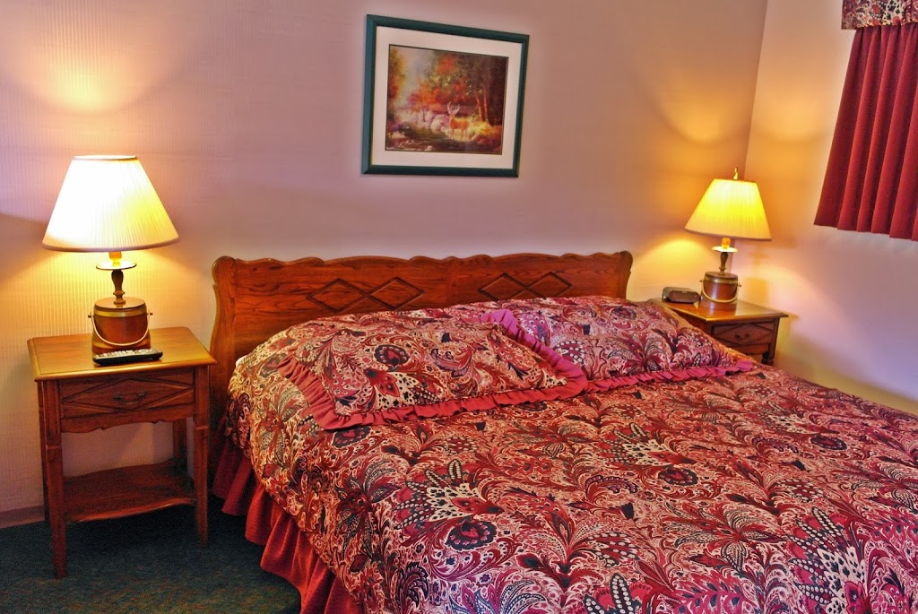 Colonial 900 Motel | 900 Old Hope Princeton Way, Hope, BC V0X 1L0, Canada | Phone: (604) 869-5223