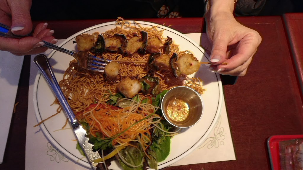 Restaurant Chez Lien | 753 Rue Saint-Laurent Ouest, Longueuil, QC J4H 1P3, Canada | Phone: (450) 332-5778