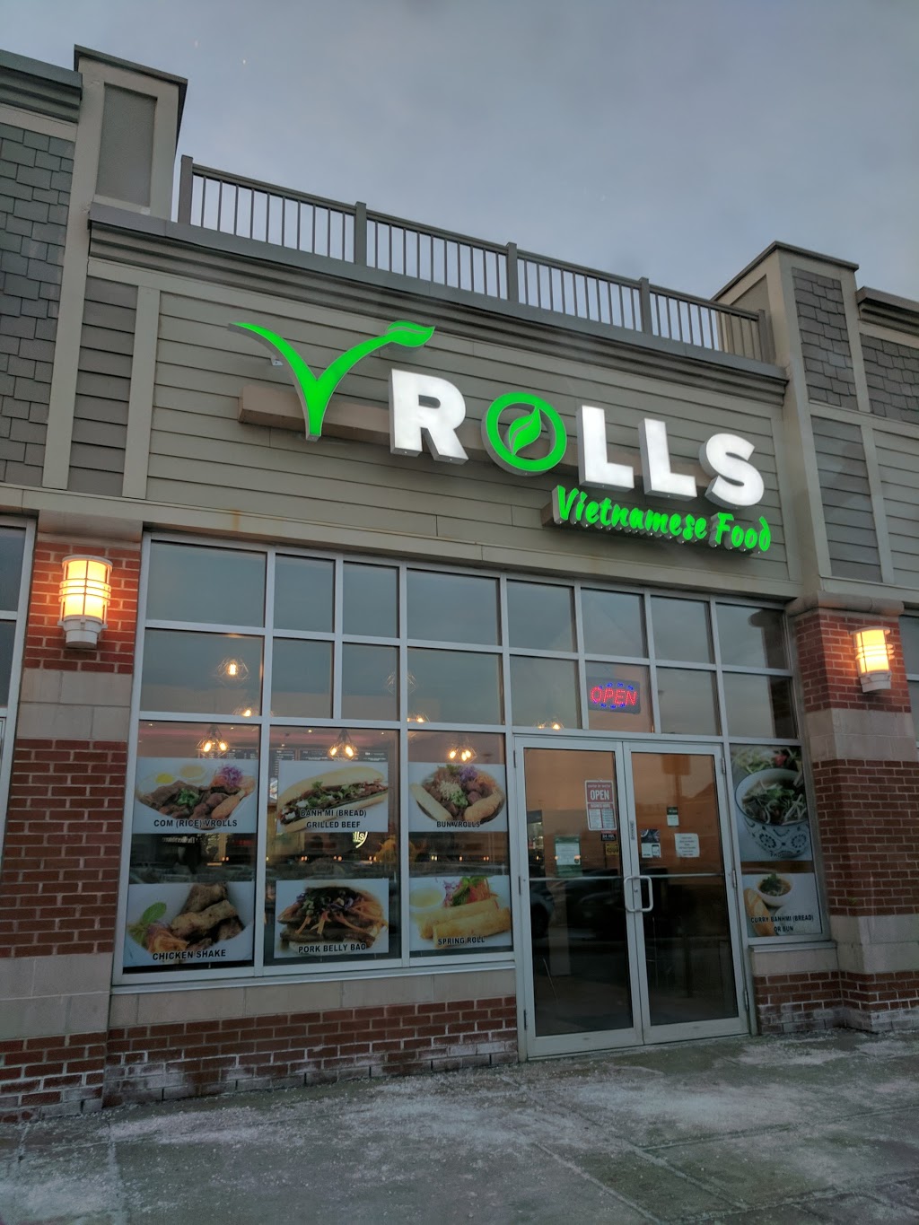 Pho Vrolls Vietnamese & Thai Food | 1490 Major MacKenzie Dr W, Maple, ON L6A 4H6, Canada | Phone: (905) 417-8868