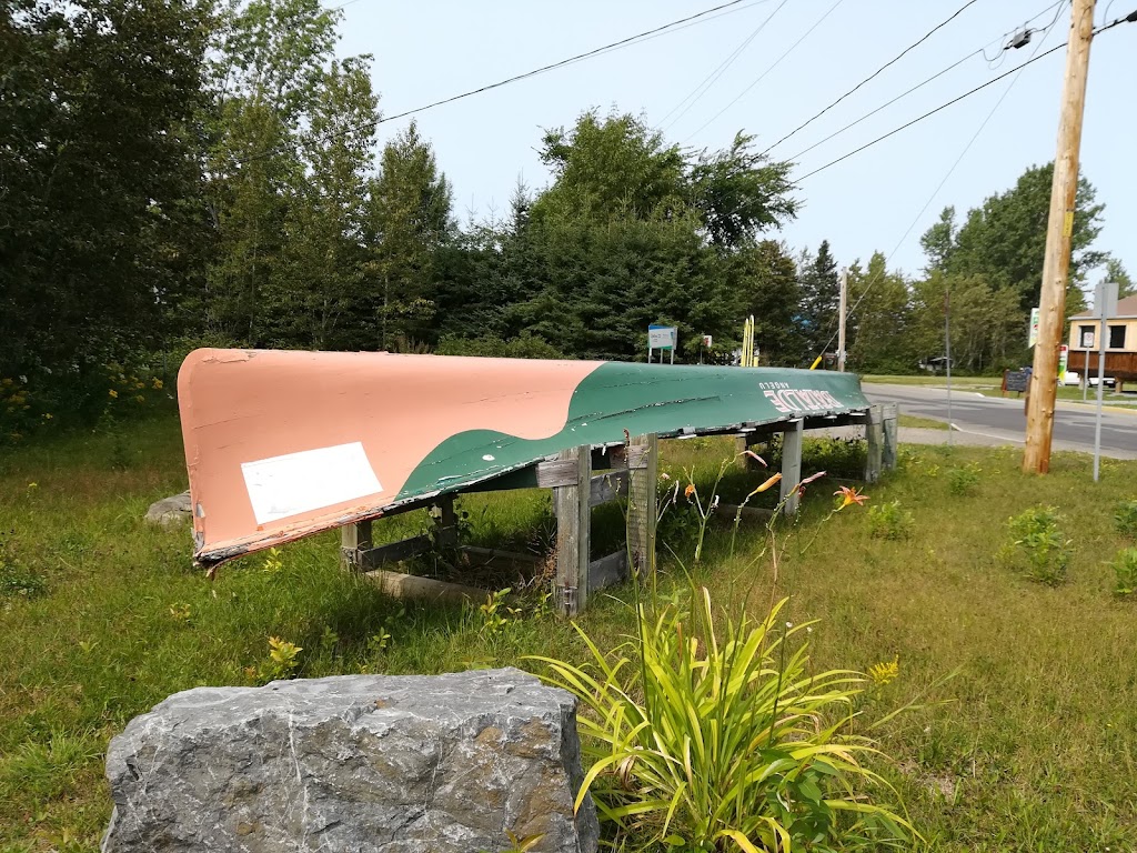 Co-Op de Kayak de mer des Iles | Kiosque mobile blanc au bout du quai éperon mobile blanc, Trois-Pistoles, QC G0L 4K0, Canada | Phone: (418) 851-4637