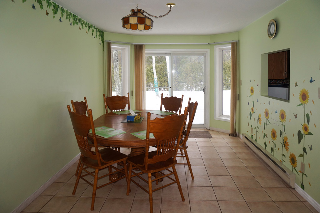 Sunflower Cottage at Sauble Beach | 158 Albemarle Crescent, Sauble Beach, ON N0H 2G0, Canada | Phone: (647) 478-6163
