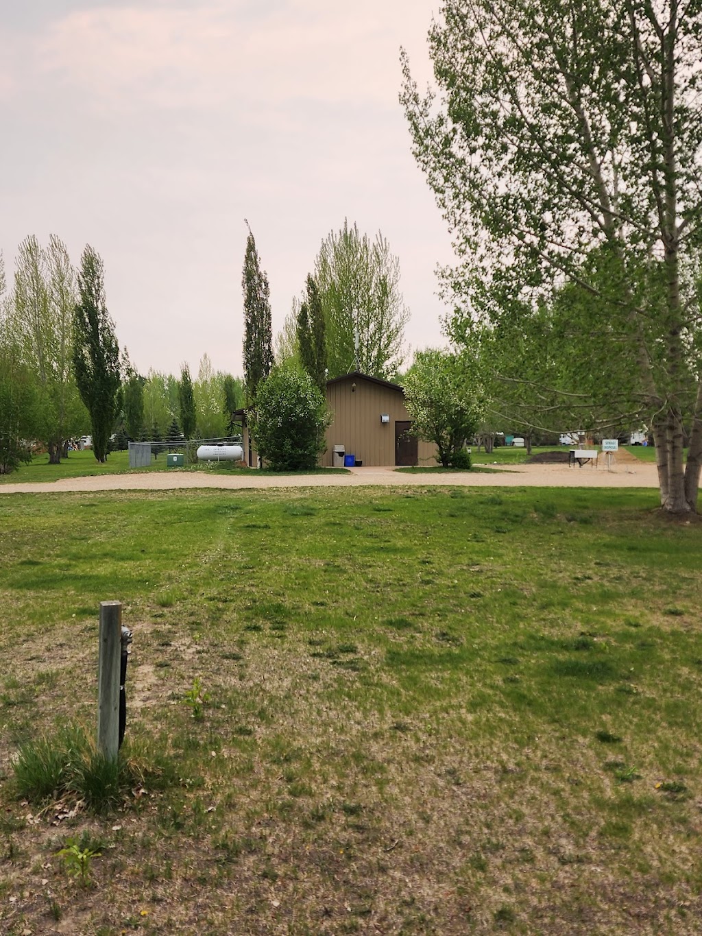 The Hoodoo RV Resort & Campground | 5075 AB-10, Drumheller, AB T0J 0Y4, Canada | Phone: (403) 823-2790