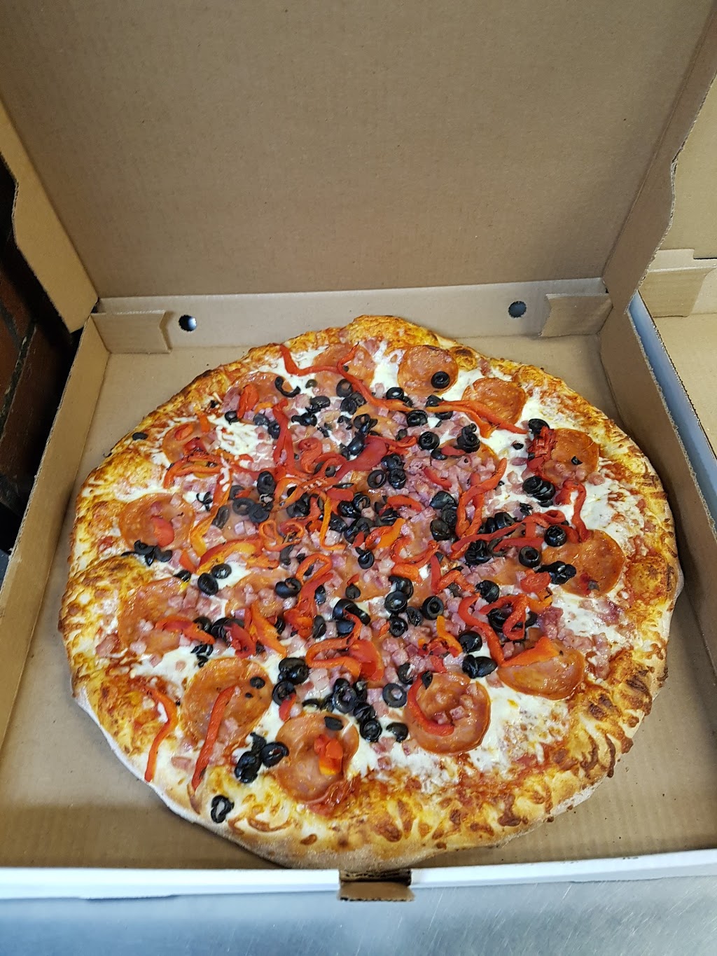 The Pizza Stak | 3934 Victoria Ave, Vineland, ON L0R 2C0, Canada | Phone: (905) 562-1234