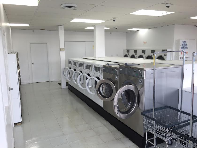 Niagara Coin Laundromat | 488 Lake St, St. Catharines, ON L2N 4H4, Canada | Phone: (905) 906-2184