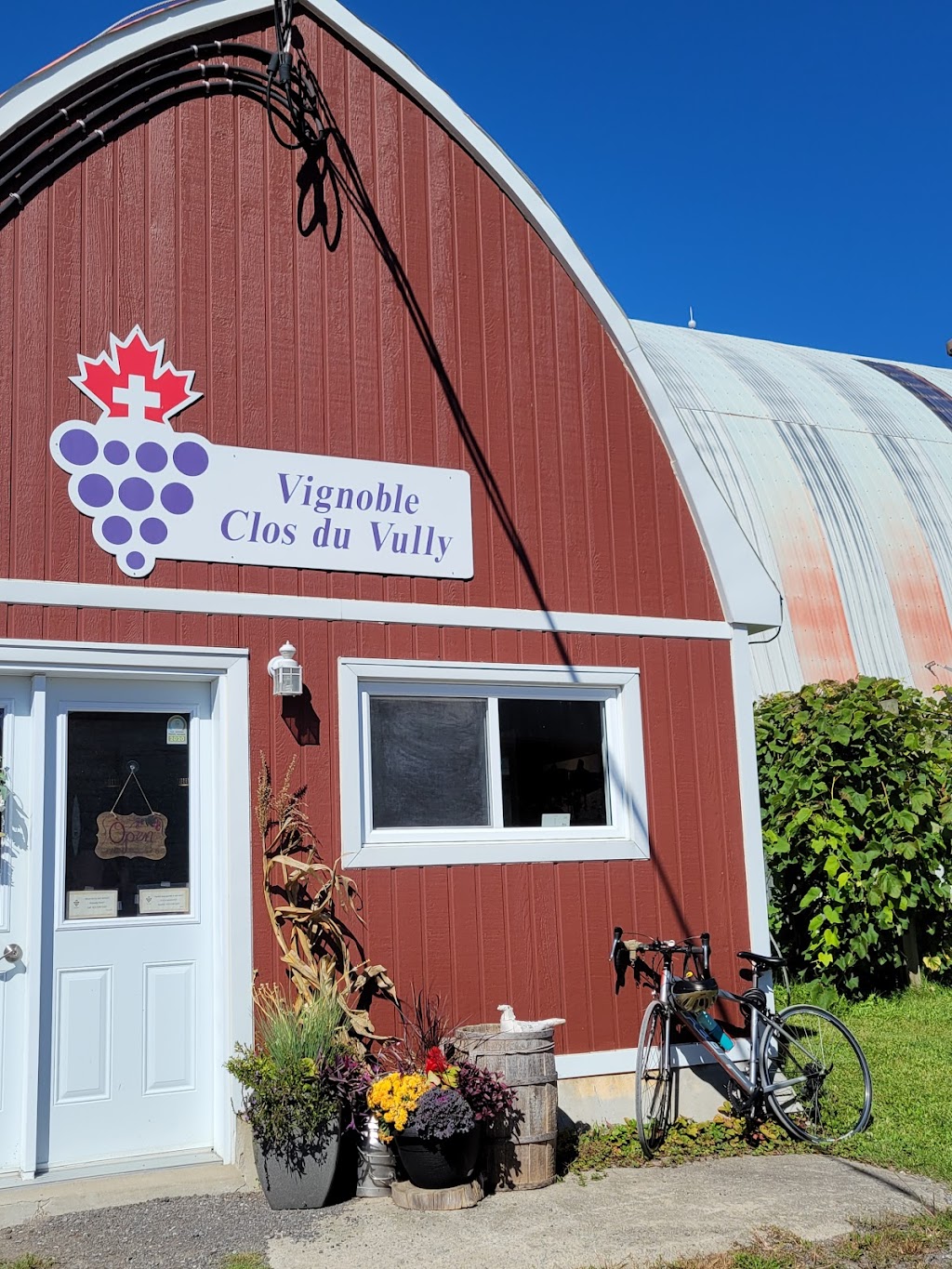 Vignoble Clos Du Vully | 2501 Magladry Rd, Navan, ON K4B 0H3, Canada | Phone: (613) 558-1107