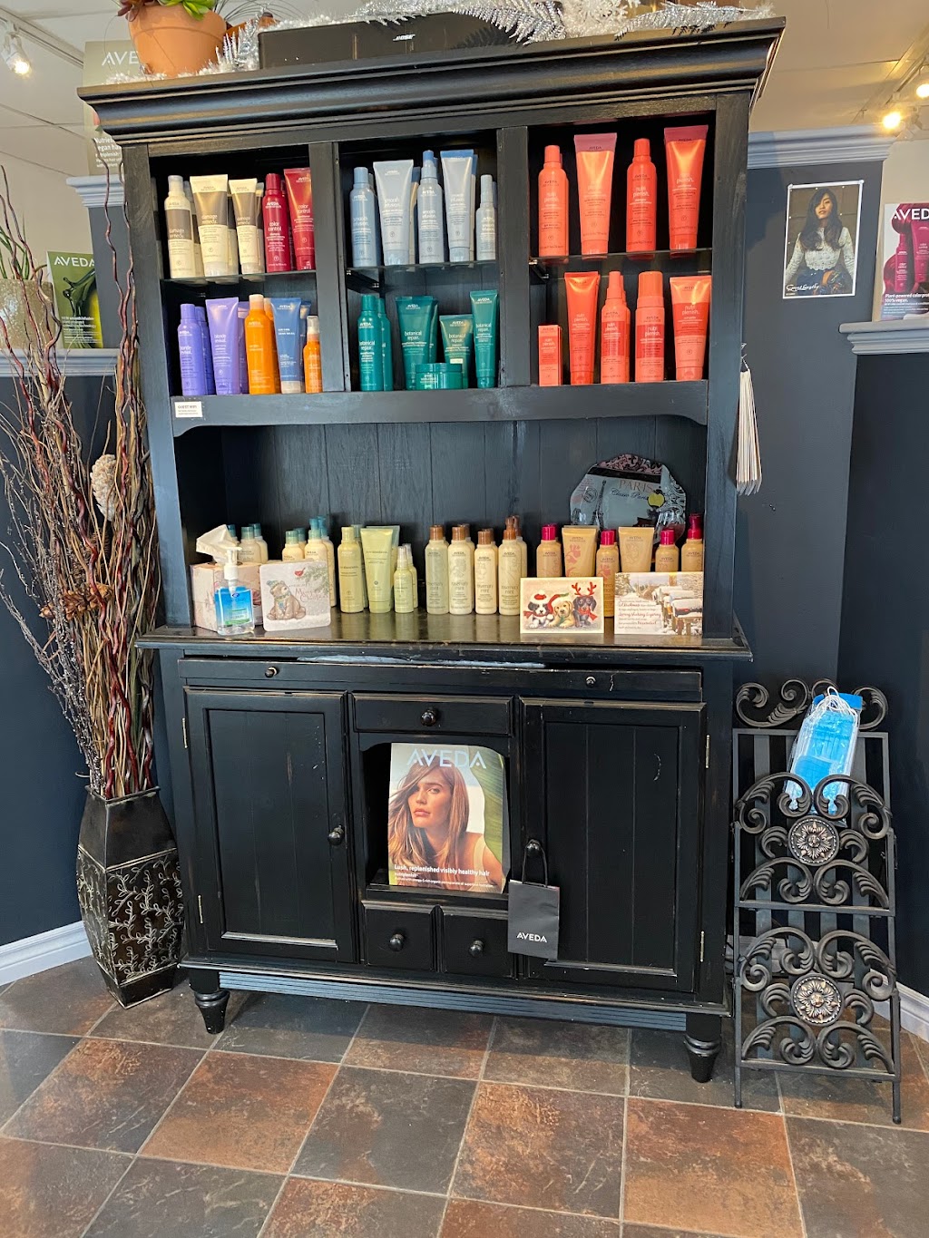 Henhouse Hairstudio | 525 Berford St, Wiarton, ON N0H 2T0, Canada | Phone: (519) 534-1155