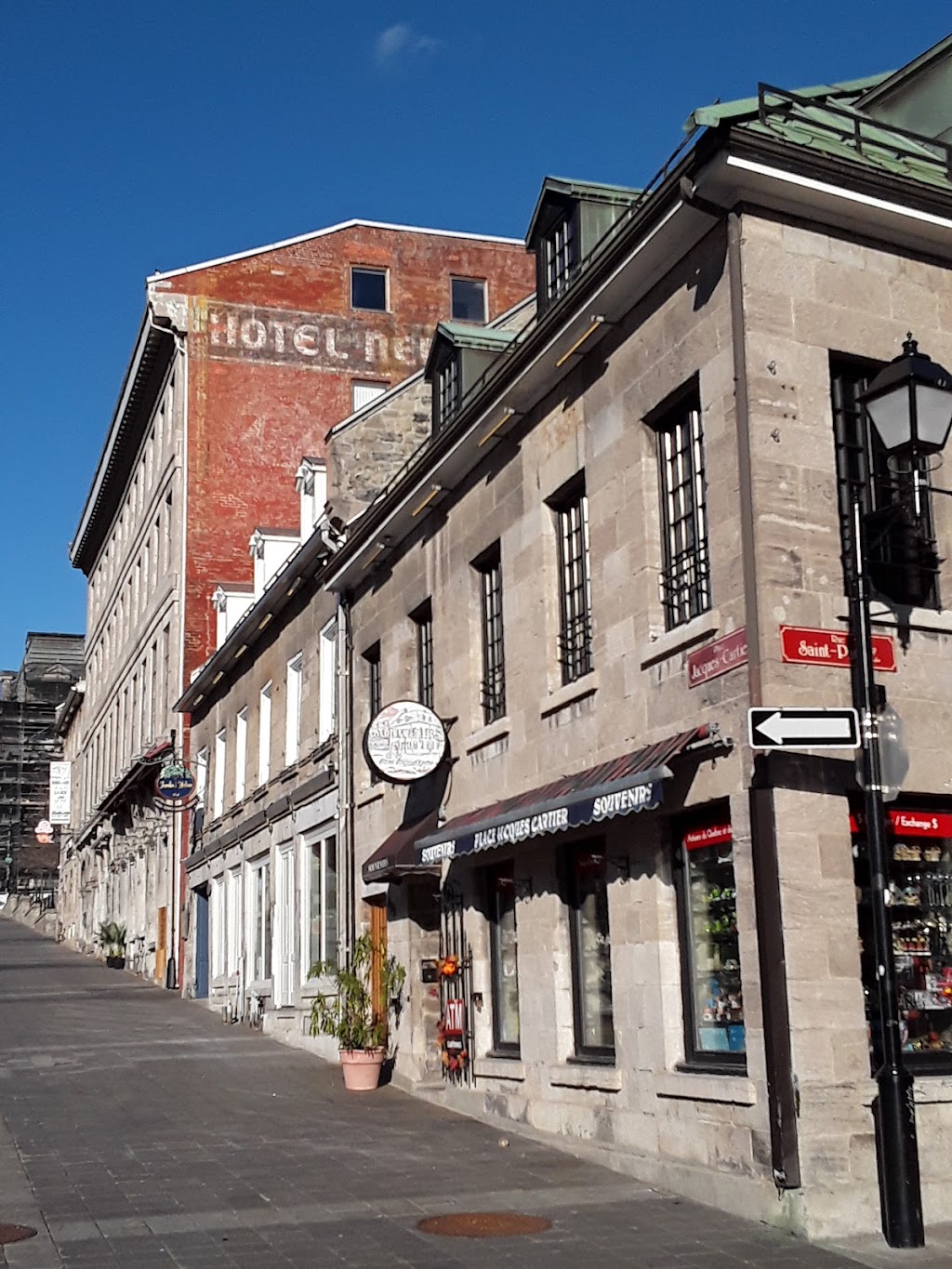 Excursions Montreal private tours by André Saint-Amant | 1380 Rue Sainte-Catherine E, Montréal, QC H2L 4R9, Canada | Phone: (514) 523-6241