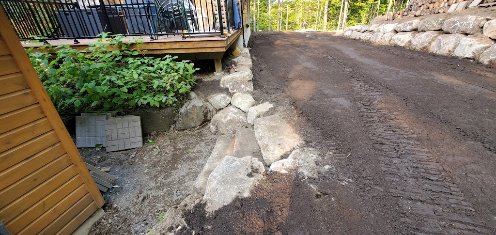 Mini excavation Pouliot | 724 Ch des Hauteurs, Saint-Hippolyte, QC J8A 1H1, Canada | Phone: (514) 743-6870