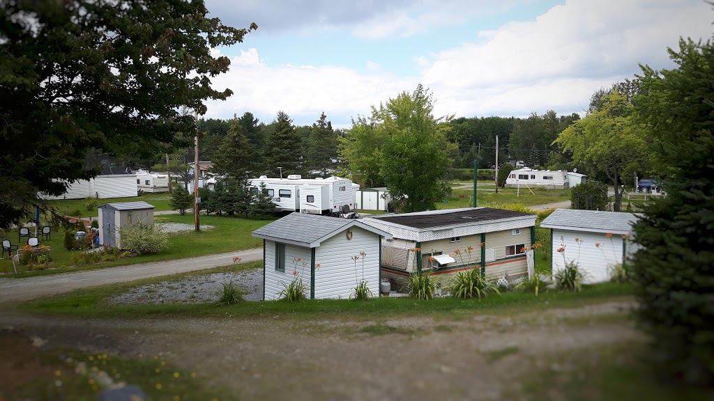 Le Camping du Domaine Joly-Mont | 2405 Chemin Lemire, Sherbrooke, QC J1H 0C5, Canada | Phone: (819) 562-6492