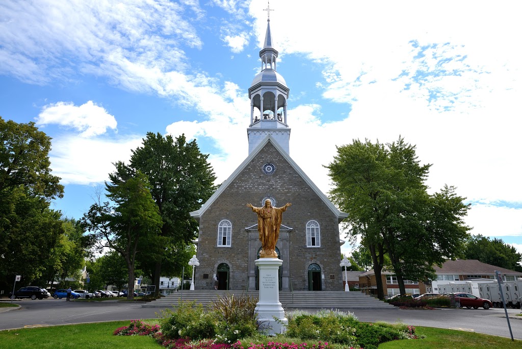 Église Sainte-Famille | 560 Boulevard Marie-Victorin, Boucherville, QC J4B 1X1, Canada | Phone: (450) 655-9024