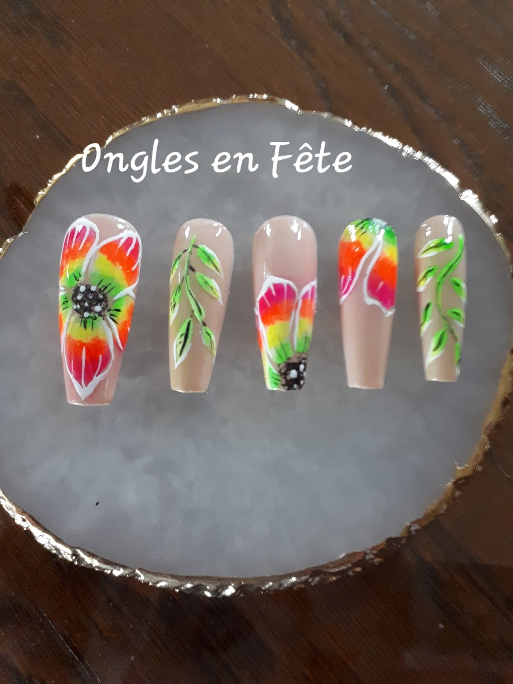 Marie "Ongles en Fête" | 805 Chem. Lessard, Chertsey, QC J0K 3K0, Canada | Phone: (450) 882-2729