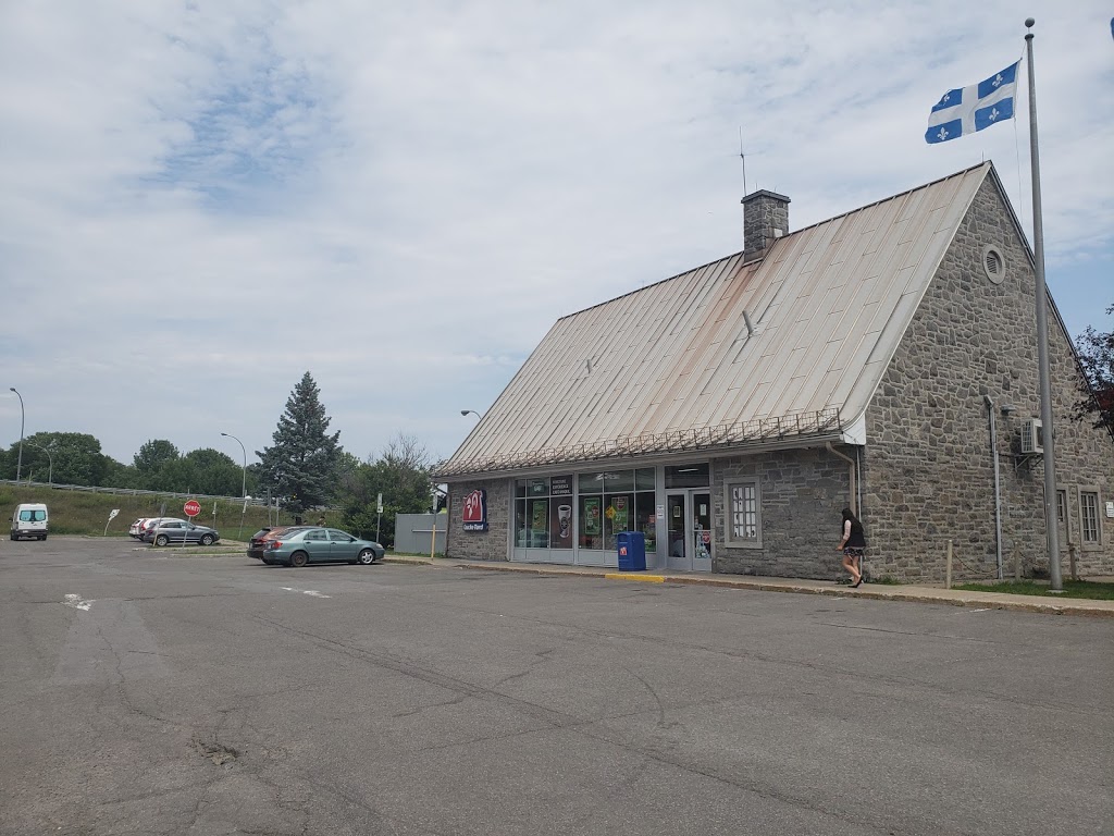 Couche-Tard | 1050 Autoroute des Laurentides, Saint-Jérôme, QC J5L 2S4, Canada | Phone: (450) 224-2951