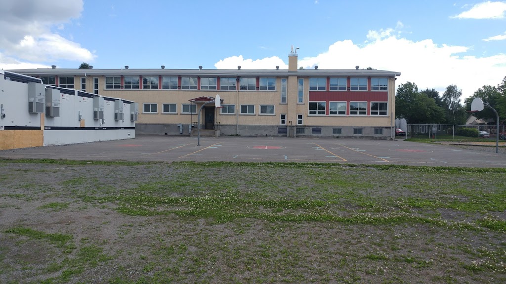 École Des Grands-Saules | 4400 Rue Jacques Crépeault, Québec, QC G1P 1X5, Canada | Phone: (418) 686-4040 ext. 4013