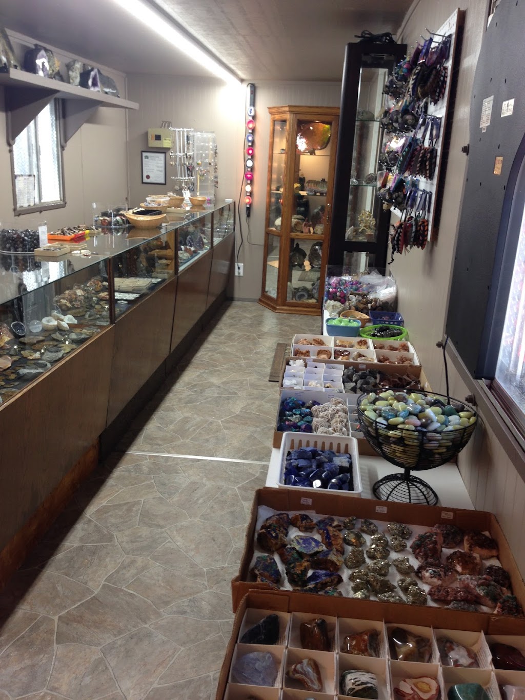 A Rock n Gem Shop | 340 Centre St SW, Glenwood, AB T0K 2R0, Canada | Phone: (403) 892-2065