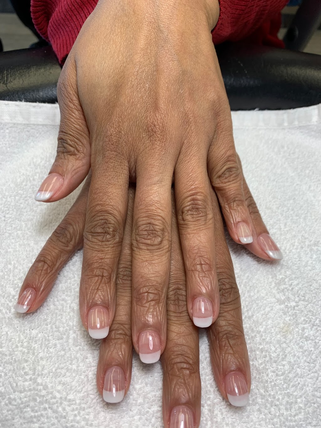 Elegant Nails and Spa | 2194 Robertson Rd Unit 18, Nepean, ON K2H 9J5, Canada | Phone: (613) 829-9929