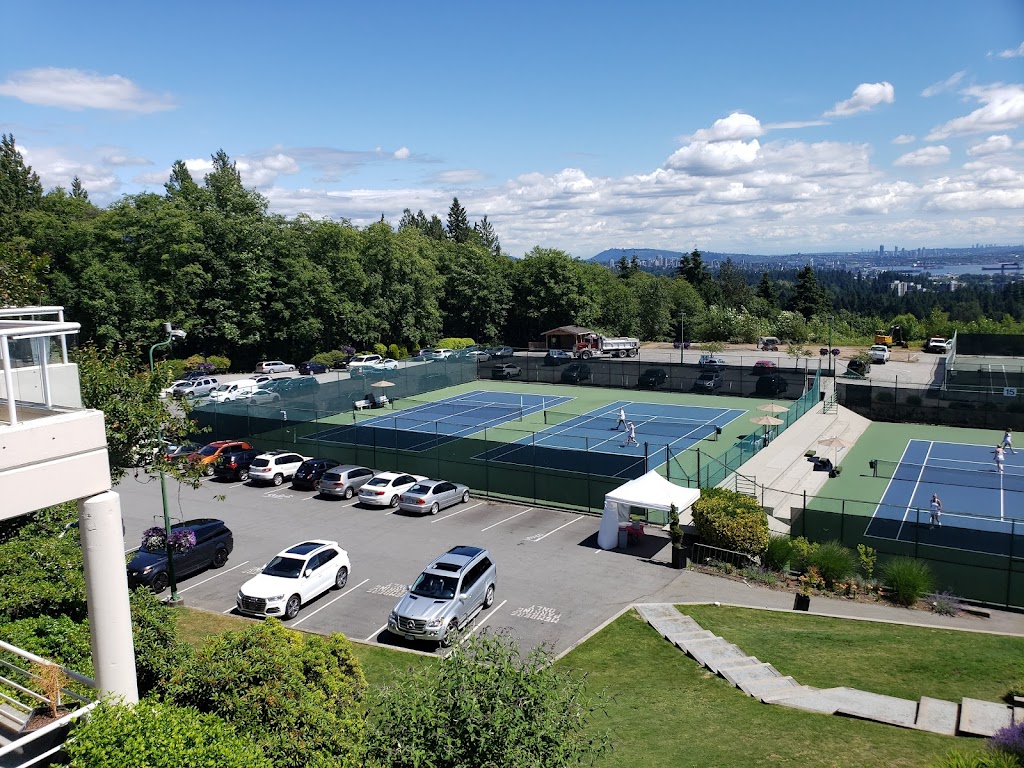 Hollyburn Country Club | 950 Cross Creek Road, West Vancouver, BC V7S 2S5, Canada | Phone: (604) 922-0161