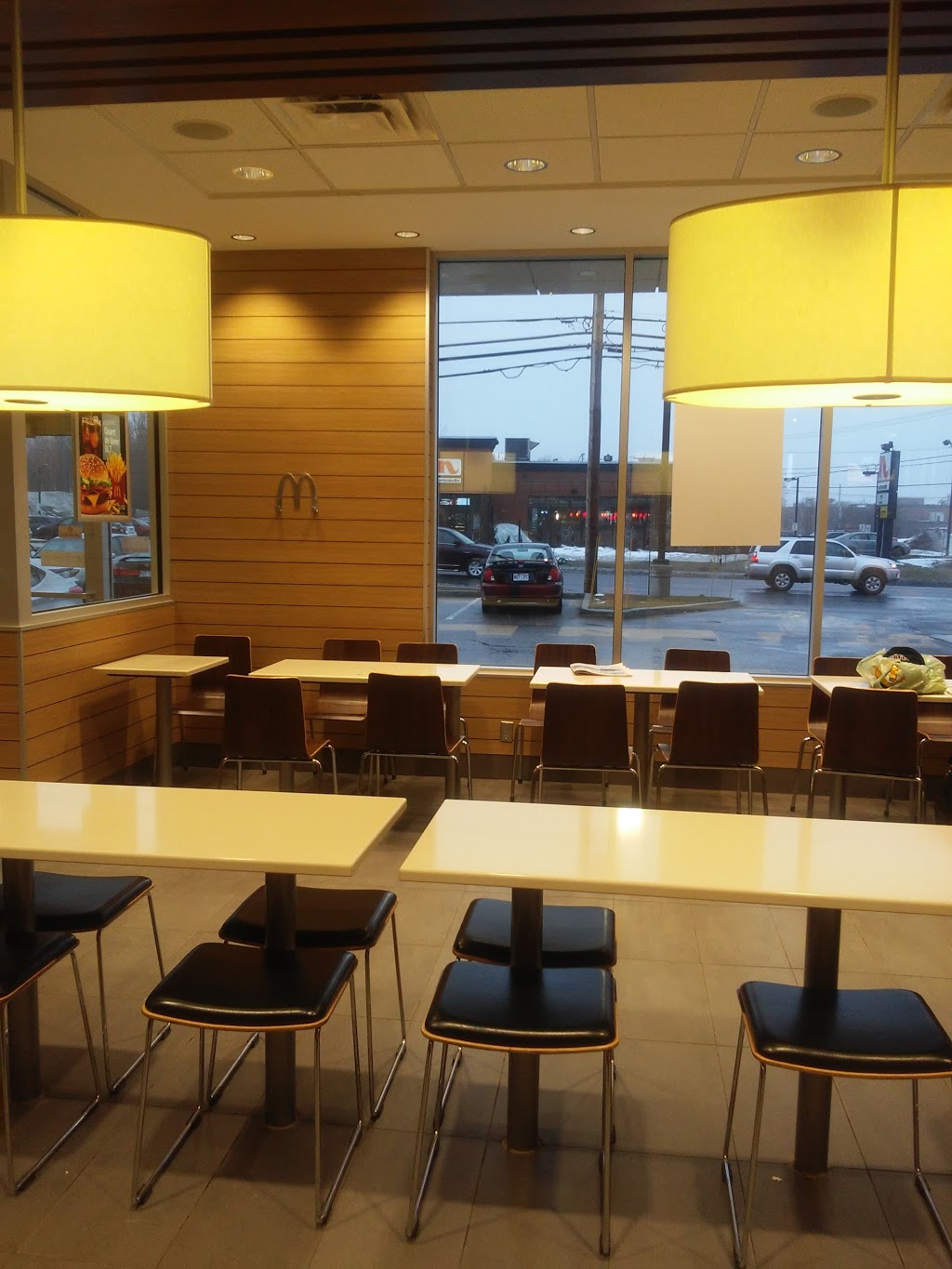 McDonalds | 1-7400 Boulevard Guillaume-Couture, Lévis, QC G6V 6Z4, Canada | Phone: (418) 838-3943