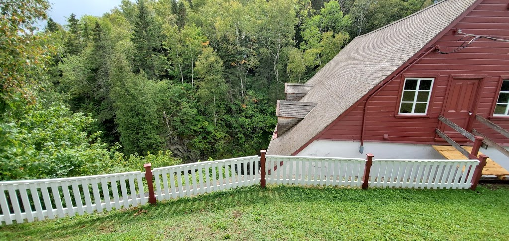 Le Moulin Seigneurial de Les Éboulements | 2040 Route du Fleuve, Les Éboulements, QC G0A 2M0, Canada | Phone: (418) 635-2239